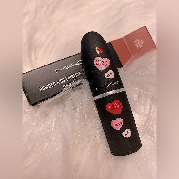 MAC Cosmetics Powder Kiss limited edition devoted to chili. - Picture 2 of 3